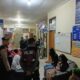 Petugas gabungan saat mengamankan tujuh muda-mudi dari sebuah rumah kos di Jorong Kubu Rajo, Lima Kaum, Senin (17/11/2025) malam. (Dok.polres tanah datar)