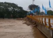 Air Hampir Sentuh Lantai Jembatan, Lalu Lintas Padang–Utara Sumbar Dialihkan
