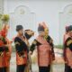 Sejumlah Ninik Mamak dan Bundo Kanduang saat prosesi baarak dalam acara batagak pangulu di Nagari Barulak, Kecamatan Tanjung Baru, Kabupaten Tanah Datar pada Juli 2025. Foto: INGATLAH/ Rudi Juliant