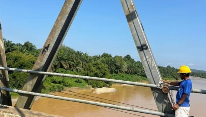 Jembatan Batanghari Sungai Langkok Dharmasraya Berusia 30 Tahun Mulai Diperbaiki