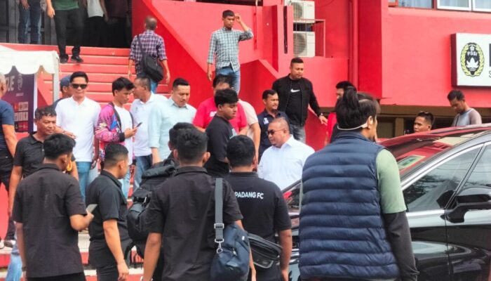 Yakin Terpilih Aklamasi, Andre Rosiade Resmi Mendaftar Ketua PSSI Sumbar