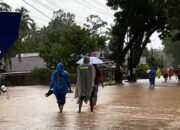 Hujan Deras dan Sungai Meluap, Warga Dusun Sampan Panik dan Mengungsi