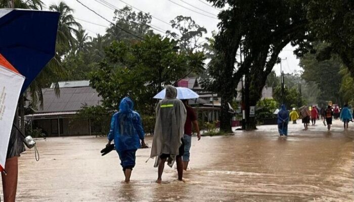 Hujan Deras dan Sungai Meluap, Warga Dusun Sampan Panik dan Mengungsi