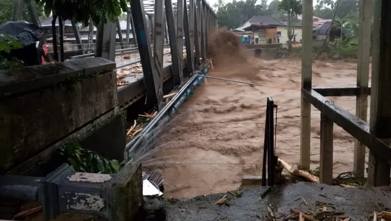 Hujan Ekstrem Picu Banjir Bandang, Permukiman hingga Lokasi Wisata di Padang Rusak. (ist)