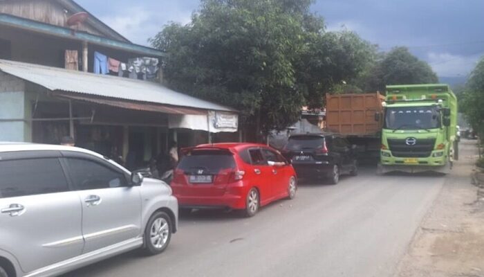 Macet Parah di Pangkalan, Jalur Sumbar-Riau di Mangilang Nyaris Lumpuh