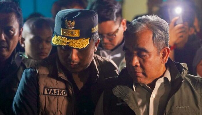 Distribusikan Bantuan, Ketua MPR RI dan Wagub Sumbar Tinjau Korban Bencana di Padang