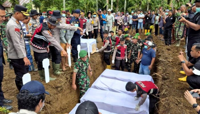 10 Jenazah Korban Bencana Palembayan Agam Dimakamkan Massal
