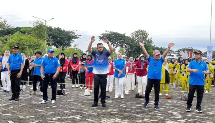Ribuan Warga Padang Meriahkan Senam Massal Gebyar KORMI 2025