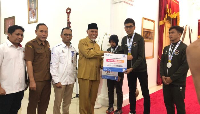Gubernur Mahyeldi Apresiasi 3 Atlet Sumbar Peraih Medali SEA Games Thailand 2025