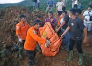 Tim SAR Temukan 22 Korban Longsor di Batu Godang dalam Kondisi Tewas