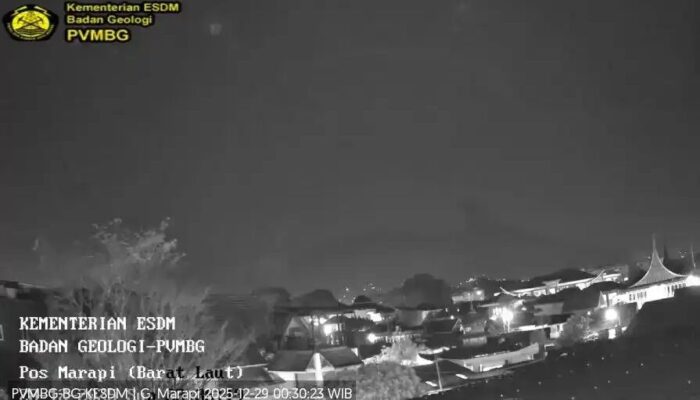 Gunung Marapi Erupsi Jelang Tengah Malam, Kolom Abu Capai 900 Meter