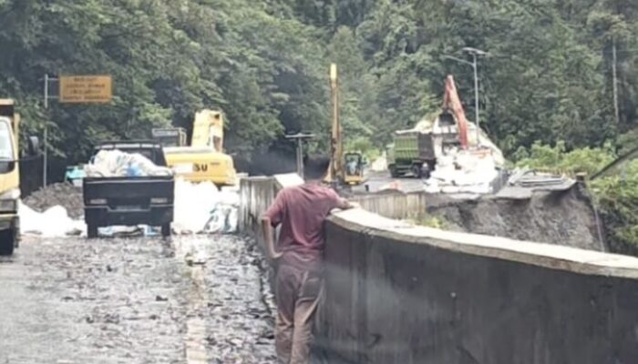 Perbaikan Jalan Lembah Anai Dikebut, Motor Masih Bisa Melintas Terbatas