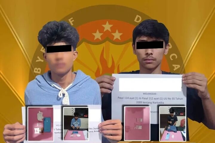 Dua tersangka kasus peredaran narkotika jenis sabu berinisial IR dan AM diamankan petugas Satuan Reserse Narkotika Polres Payakumbuh usai penangkapan di kawasan Jalan Veteran, Kecamatan Payakumbuh Barat, Jumat (12/12/2025). Salah satu tersangka diketahui masih di bawah umur. (dok.Humas Polres Payakumbuh)