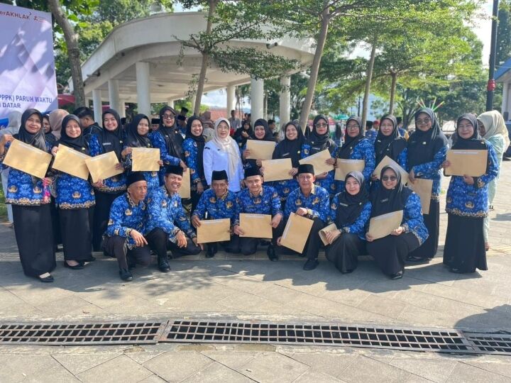 Pemkab Tanah Datar Beri Kepastian Status, 1.334 Honorer Jadi PPPK Paruh Waktu. (Foto: Rika)
