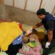 Petugas Polsek Harau bersama Tim Identifikasi Polres Lima Puluh Kota melakukan olah tempat kejadian perkara (TKP) di rumah korban di Jorong Air Putih, Nagari Sarilamak, Kecamatan Harau, Senin (29/12/2025). (dok. Humas Polres Limapuluh Kota)