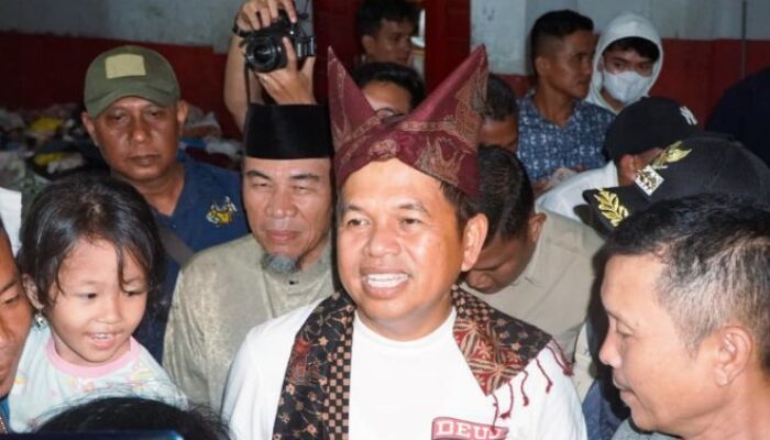 Solidaritas Antardaerah, Gubernur Jabar Kunjungi Korban Banjir di Padang