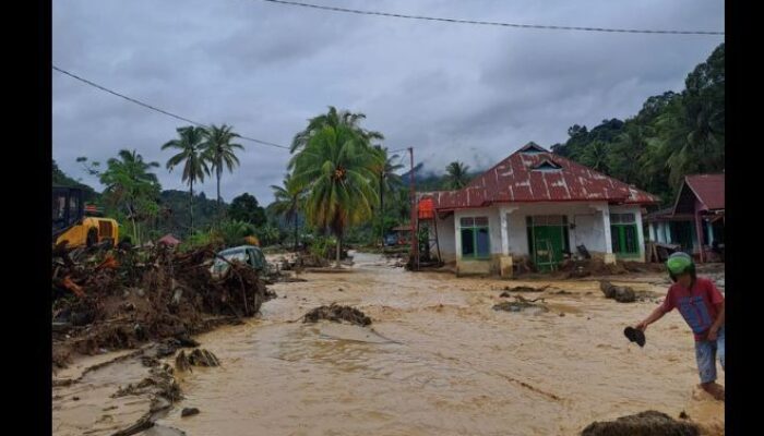 200 KK Batu Busuk Terisolasi Pascabanjir, Pemko Padang Diminta Turun