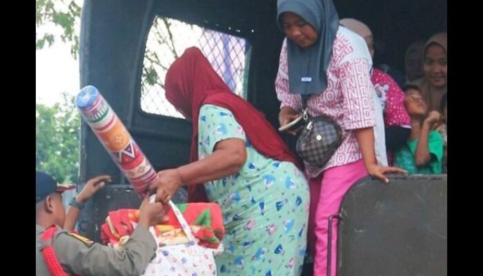 Pengungsi Banjir di Padang Berkurang, Pindah ke Huntara
