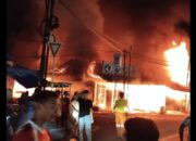 Kebakaran Satu Rumah dan Tiga Toko Hangus di Bandar Buat