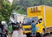 Lakalantas di Jalintim Sei Kijang Pelalawan, Truk Bermuatan Tanah Terguling Usai Tabrak Pikap