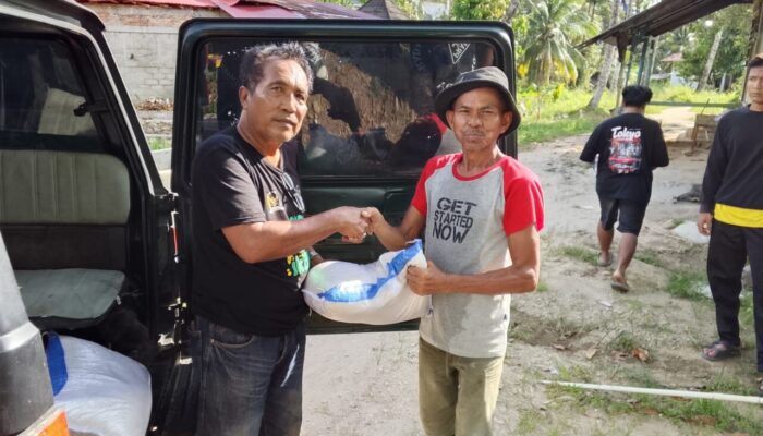 Relawan Peduli Bencana JPS FWP Salurkan Bantuan Dana dan Sembako di Padang
