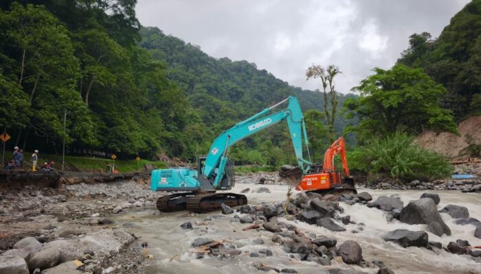 DPR dan Wamen PU Tinjau Bencana Sumbar, Hutama Karya Pulihkan Akses Lembah Anai