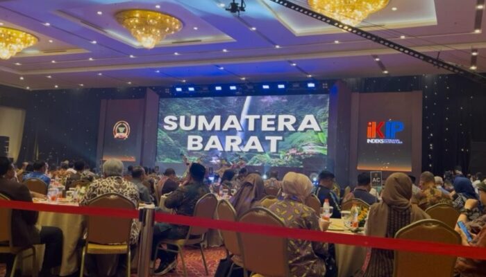Pemprov Sumbar dan 3 Universitas Padang Raih Predikat Informatif Tingkat Nasional