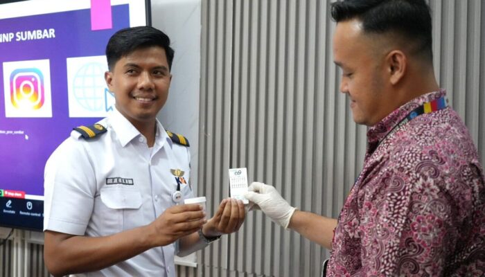 Pastikan Nataru Aman, KAI Divre II Sumbar Gandeng BNN Tes Urine Masinis