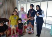 Rayakan Hari Ibu, KAI Divre II Sumbar Bagikan Hadiah untuk Penumpang Perempuan