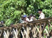 Presiden Prabowo Puji Sinergi TNI Warga Bangun Jembatan Bailey Padang Pariaman