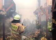 Ratusan Kios Pasar Induk Kramat Jati Terbakar, Kerugian Capai Rp 10 Miliar