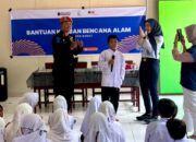 Peduli Banjir, KAI Divre II Sumbar Salurkan Perlengkapan Sekolah Siswa