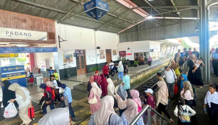 Jumlah Penumpang KAI Divre II Sumbar Naik Masa Nataru 2025