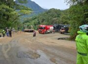 Jalur Sitinjau Lauik Kembali Normal Usai Evakuasi Truk Crane Selesai