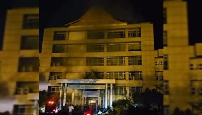 Diduga Insiden Kebakaran, Kantor Bupati Inhil Dikepung Asap