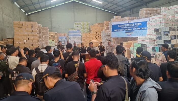 Bea Cukai Tindak Gudang Penyimpanan Rokok Ilegal di Payung Sekaki Pekanbaru