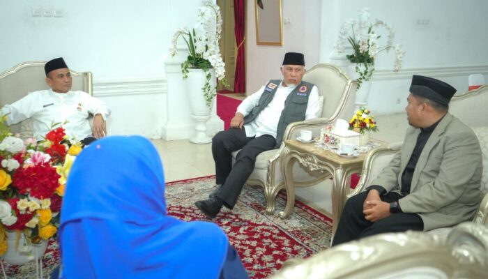 Gubernur Mahyeldi Tegaskan Produk Beredar di Sumbar Wajib Bersertifikat Halal