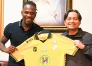 Cornelius Stewart Resmi Pindah dari Semen Padang FC ke Barito Putera