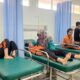 Bupati Siak Afni Dampingi Langsung Anak-anak Korban Ambruknya Tangsi Belanda.(ist)