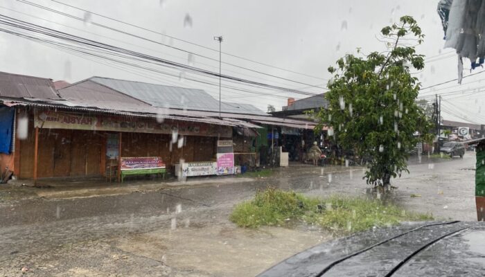 BMKG: Waspada Hujan Lebat dan Petir di Padang Hari Ini