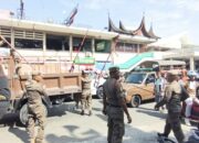 Satpol PP Padang Tertibkan Lapak di Pasar Raya dan Jalan Protokol