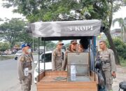 Satpol PP Padang Tertibkan PKL dan PMKS di Jalur By Pass