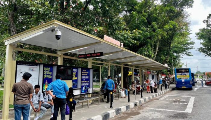 Halte Trans Padang Imam Bonjol Kini Dilengkapi CCTV dan Charger