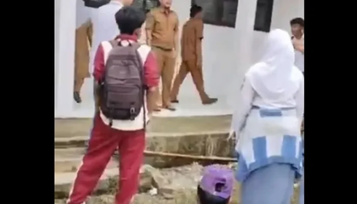 Viral! Guru dan Sejumlah Siswa Baku Pukul di SMKN 4 Tanjab Timur Jambi