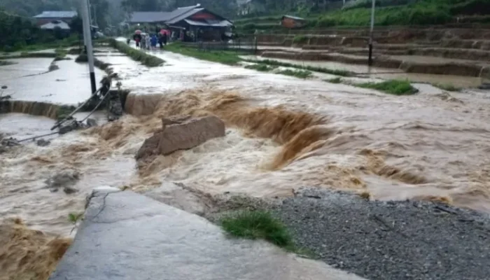 Banjir Terjang Palupuh, Jalan Agam–Limapuluh Kota Terputus Total