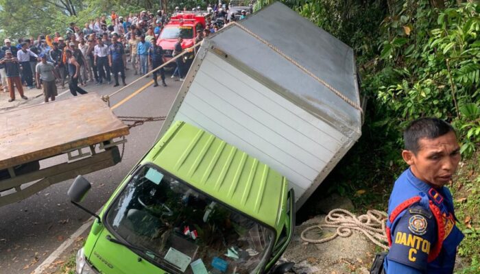 Kecelakaan di Bungus Padang, Warga Meninggal Dunia Terjepit Mobil