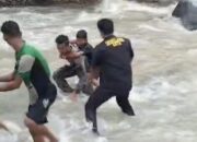Satpol PP Padang Selamatkan Bocah Hanyut di Lubuk Minturun