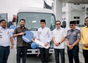 Zigo Rolanda Serahkan Bantuan Bus Sekolah untuk Pelajar Kota Solok