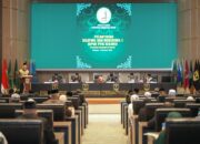Gubernur Mahyeldi Lantik Pengurus FK KBIHU Sumbar Periode 2026-2031