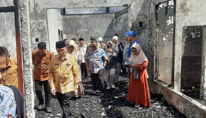 Pemko Padang Salurkan Bantuan bagi Korban Kebakaran Surau Gadang Nanggalo